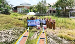 Gubernur Kalsel Serahkan Perahu Motor ke Pokmaswas Balimau untuk Konservasi