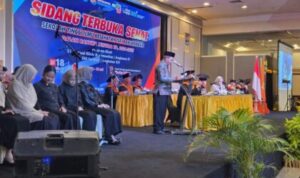 Gubernur Muhidin Hadiri Wisuda STIKES ISFI Banjarmasin