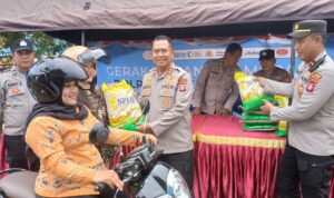 Polres Bartim Salurkan 750 Sak Beras Murah