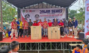 Ribuan Warga Awang Meriahkan Jalan Sehat HUT ke-80 RI