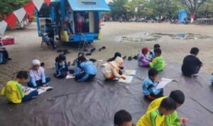 Unit Pusling Dispersip Kalsel Layani Siswa SDN 1 Landasan Ulin Timur