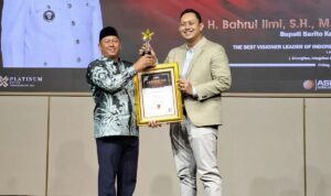 Seven Media Awards 2025 Nobatkan Bupati Batola Sebagai Visioner Leader