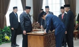Bupati Batola Lantik Kadis PU dan Kadis Perpustakaan Baru