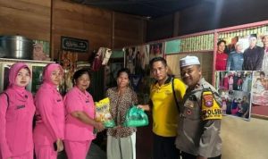 Jumat Berkah, Polsek Permata Intan kembali bagikan sembako kepada warga yang kurang mampu