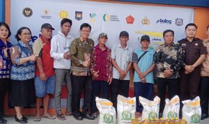 Pemkab Murung Raya Salurkan Bantuan Pangan Beras dan Minyak Goreng untuk Ribuan Warga