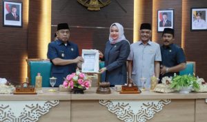 Wabup Herman Susilo Sampaikan Raperda APBD 2026 di DPRD Batola