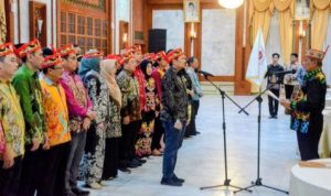Dikukuhkan Pimpin ICDN Kalsel, Wagub Ajak Cendekiawan Dayak Jaga Lingkungan dan Persatuan