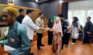 Bupati Lepas 34 Jemaah Umroh, Harap Pulang Membawa Kemabruran