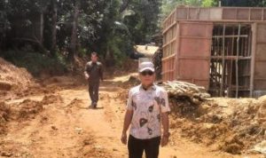 Ketua DPRD Murung Raya Tinjau Pembangunan Jembatan Sungai Lahung dan Fasilitas Pendidikan Desa Batu Putih