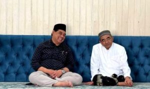Bupati Shalahuddin Silaturahmi dengan Tuan Guru Bakhiet di HST