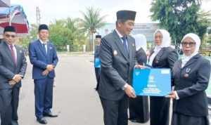 HAB ke-80 Kemenag – Wabup Felix Serahkan Satya Lencana dan Purnabakti ASN