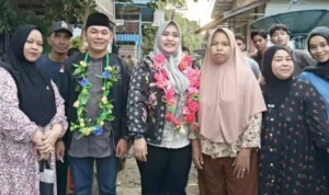 Lebaran Hari Kedua Idulfitri, Wabup bersama Istrinya Pulang Kampung Desa Maruwei II