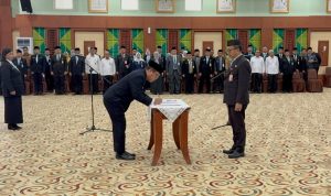 Gubernur Muhidin Lantik 54 Kepala Sekolah SMA, SMK dan SLB