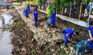 Satpolairud Banjarmasin Bersih-Bersih Sungai Basirih