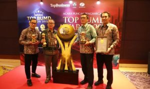 Gubernur Muhidin Raih Penghargaan Nasional di TOP BUMD Awards