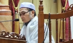 Ustadz Ghazali Ingatkan Jangan Sentuh Al Quran Tanpa Suci