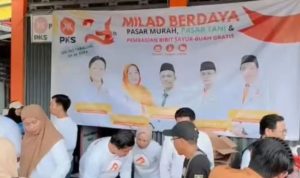Firman Yusi Bagikan Bibit Sayur Saat Reses