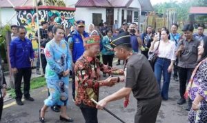 Bupati Heriyus Sambut Kedatangan Kajari Baru di Bandara Dirung Lingkin