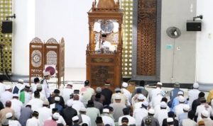 Wabup Murung Raya Jadi Khotib Salat Iduladha di Masjid Agung