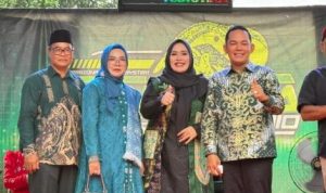 Wabup Rahmanto Bersama Dina Maulidah Hadiri Resepsi Pernikahan Warga di Muara Bakanon