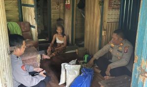Polsek Awang Antar Sembako untuk Lansia Bangkirayen