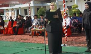 Dina Maulidah Bacakan UUD 1945 pada Upacara Hari Lahir Pancasila di Murung Raya