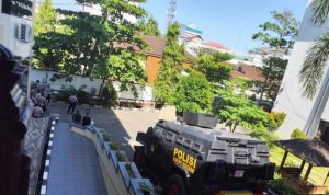 Polisi Kembali Amankan DPRD Kalsel dari Pengunjuk Rasa