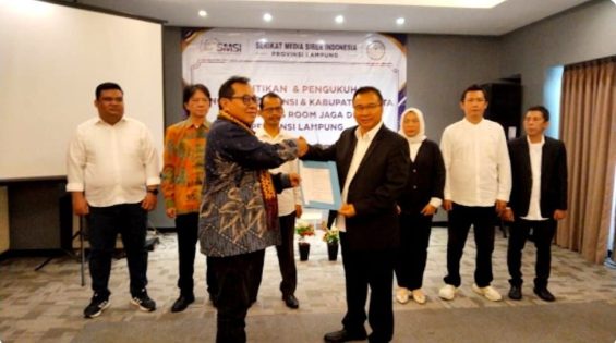 Ketua Umum SMSI Kukuhkan Pokja Newsroom Jaga Desa di Lampung Siasat Preventif SMSI di Lampung.