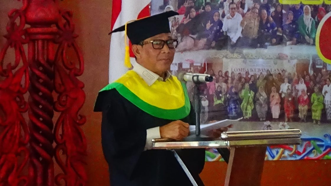 Bupati Heriyus Wisuda Sekolah Lansia Gita Uluh Itah, Belajar Tak Mengenal Usia