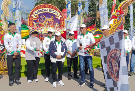 Karnaval Budaya Semarakkan HUT Ke-24 Tahun Kabupaten Murung Raya Meriah
