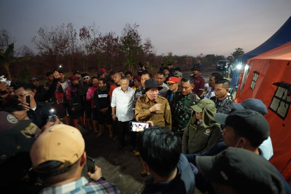 Gubernur Muhidin Pastikan Pembasahan Hutan Lindung Liang Anggang Berjalan Baik