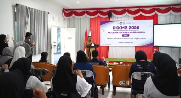 Bupati Heriyus Buka PKKMB Akbid Murung Raya, Dorong Mahasiswa Berkarakter