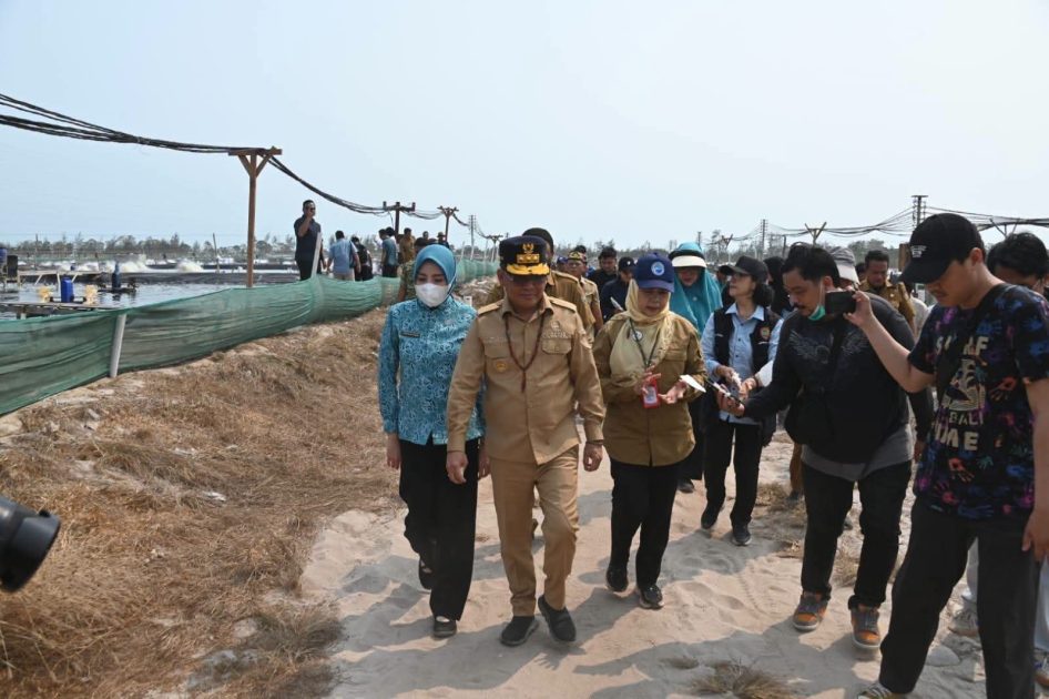 Gubernur Agustiar Sabran Tinjau Tambak Udang Vaname di Sukamara