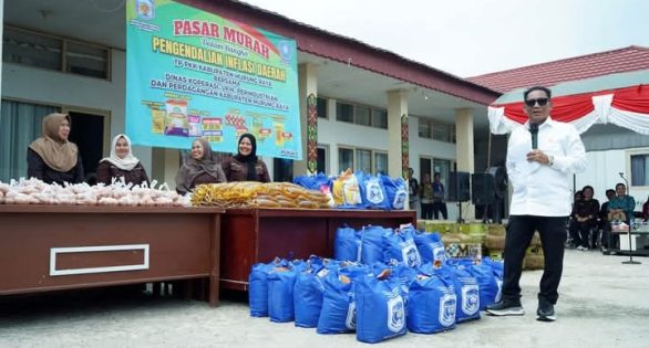 Bupati Heriyus Bantu Warga Laung Tuhup Penuhi Kebutuhan Pokok