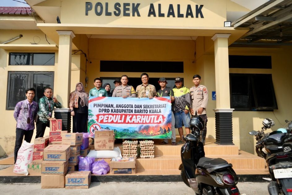 DPRD Barito Kuala Salurkan Bantuan untuk Tiga Posko Karhutla